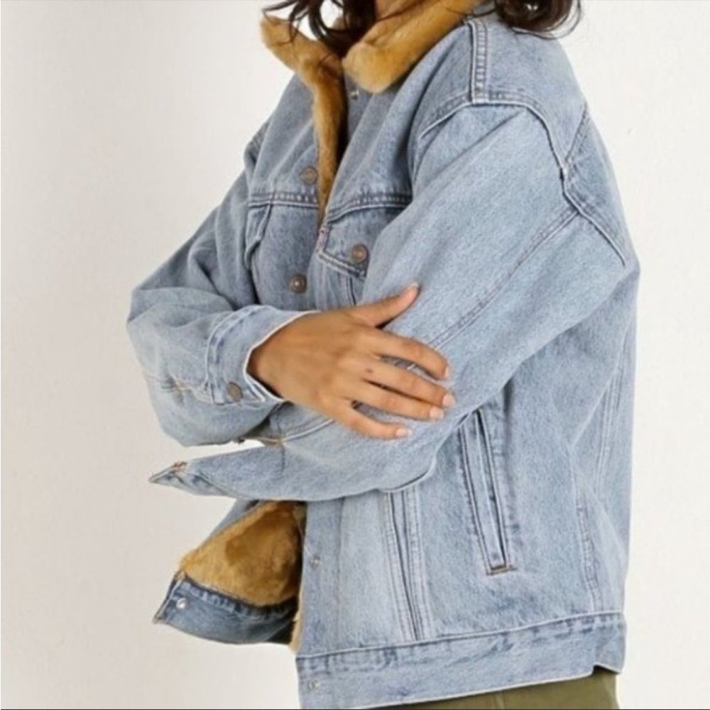 Levi's Blue Light Wash Denim Sherpa Jacket Reversible Size Medium - Picture 2 of 8
